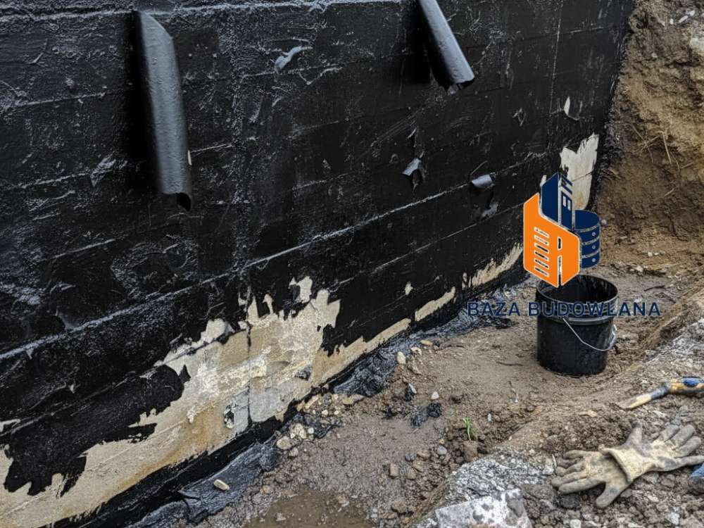 Samodzielna hydroizolacja piwnicy – 5 krytycznych błędów, przez które Twoje ściany i tak pozostaną mokre